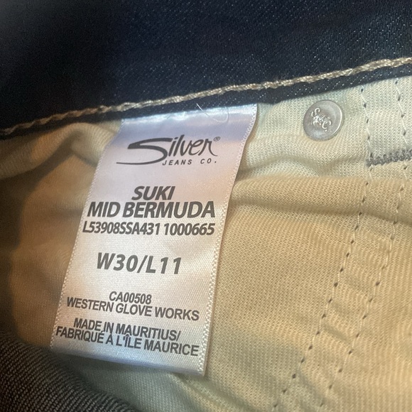 SILVER SUKI Mid Bermuda Jean Shorts Size 30 Waist - Picture 13 of 14